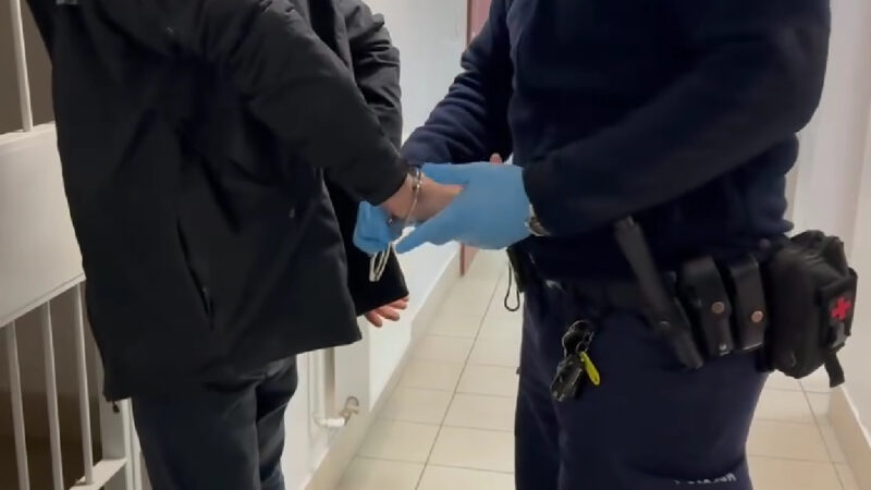 Nocna akcja policji w Osielcu. Czterech mężczyzn zatrzymanych za narkotyki