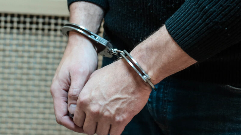 Jordanów: Groził bratu „bronią” i trafił w ręce policji. 44-latek zatrzymany