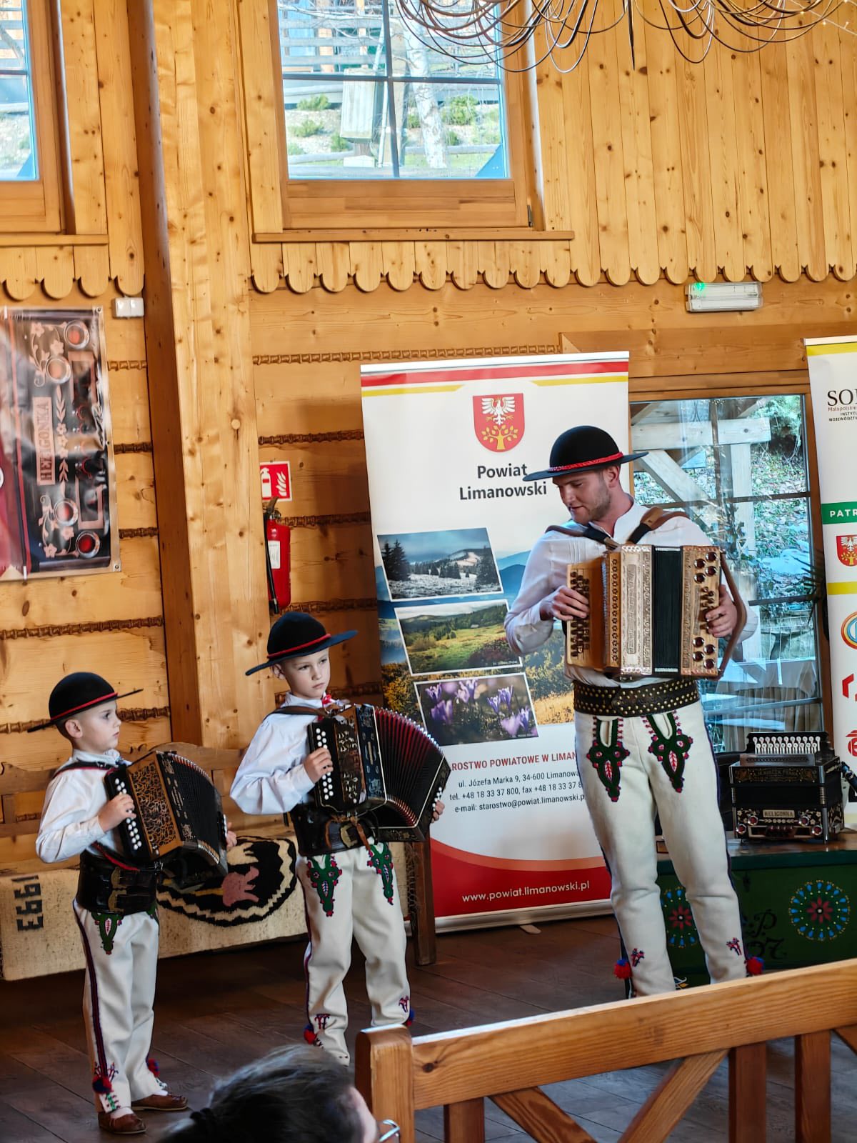 Patryk Biedrawa, Wojciech Suski i mistrz Samuel Guzik zdobyli 1. miejsce