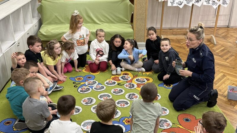 Pierwszoklasiści z Jordanowa uczyli się bezpieczeństwa podczas spotkania z policją