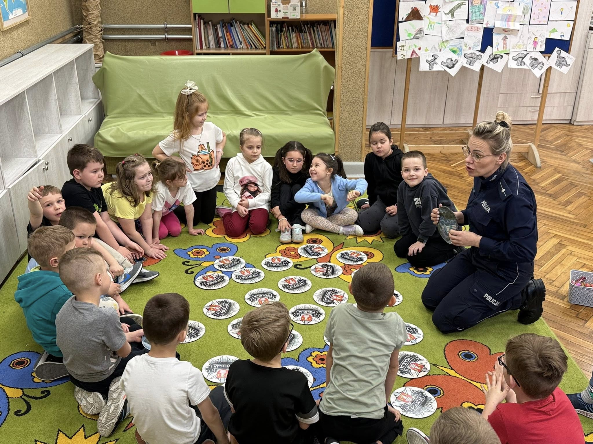 Pierwszoklasiści z Jordanowa uczyli się bezpieczeństwa podczas spotkania z policją