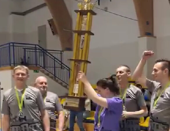 Nauczyciele z "Hugona" najlepsi w powiecie. Wygrali turniej siatkówki