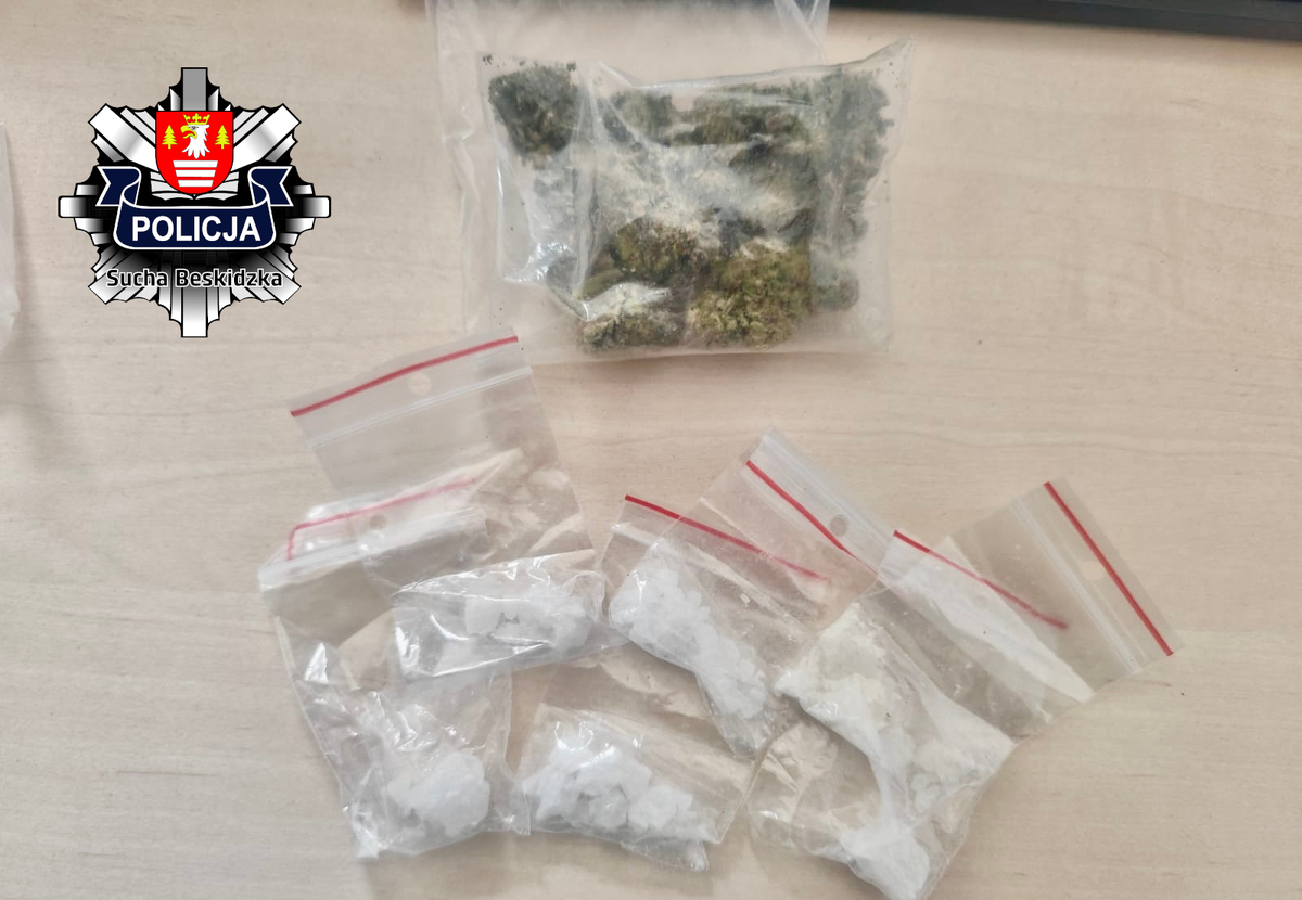 Miał zakaz prowadzenia i narkotyki w aucie. Zatrzymanie w Łętowni