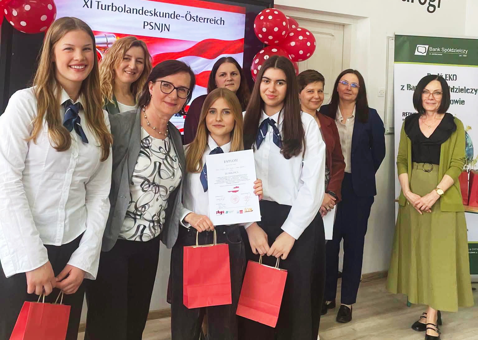 Potrójny sukces szkoły w Jordanowie. Konkurs, konferencja i wyróżnienie