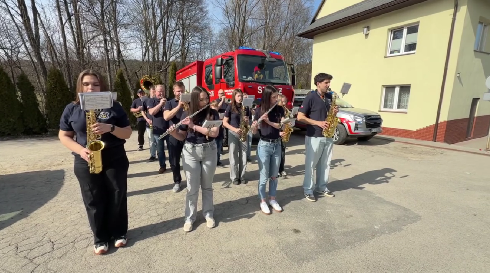 Challenge dla Zuzi dotarł do Toporzyska. Była orkiestra, energia i strażacka jedność [Wideo]