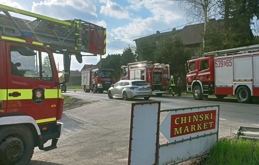 Pożar garażu w Jordanowie. Interweniowało kilka jednostek straży